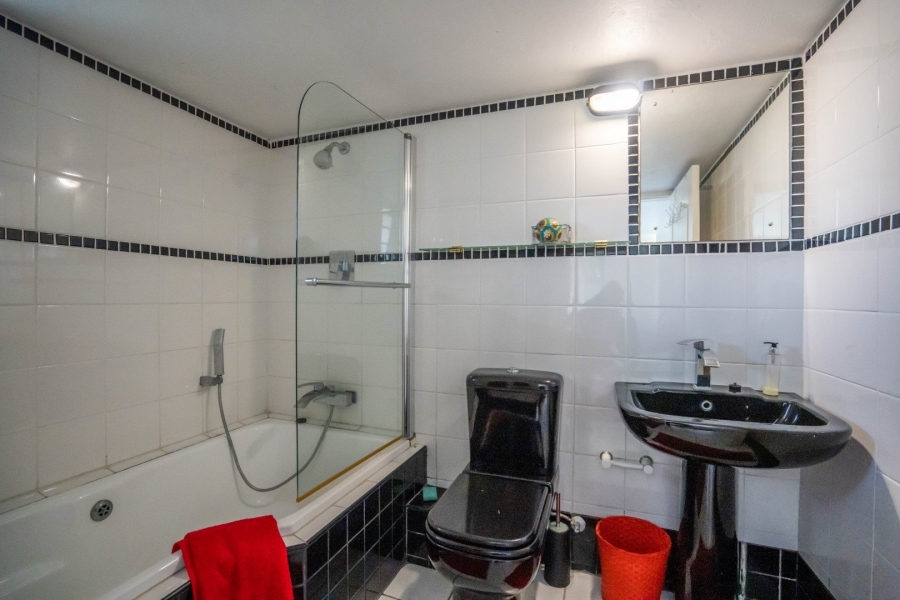 6 Bedroom Property for Sale in West Bank Eastern Cape